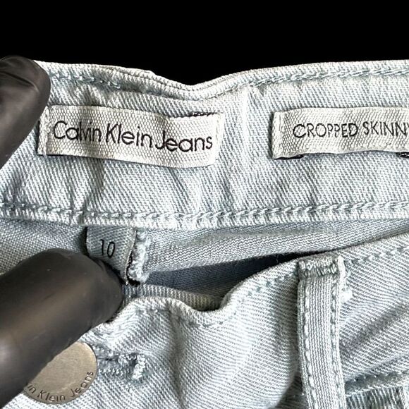 Calvin Klein cropped skinny jeans size 10. - Picture 4 of 4